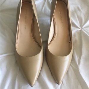 Banana Republic nude pumps heel